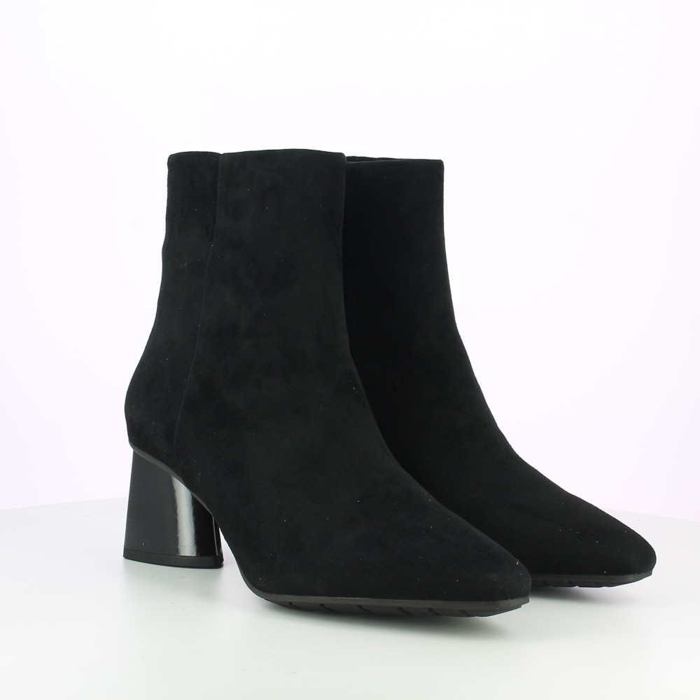 MICHELA-CAMOSCIO-BLACK