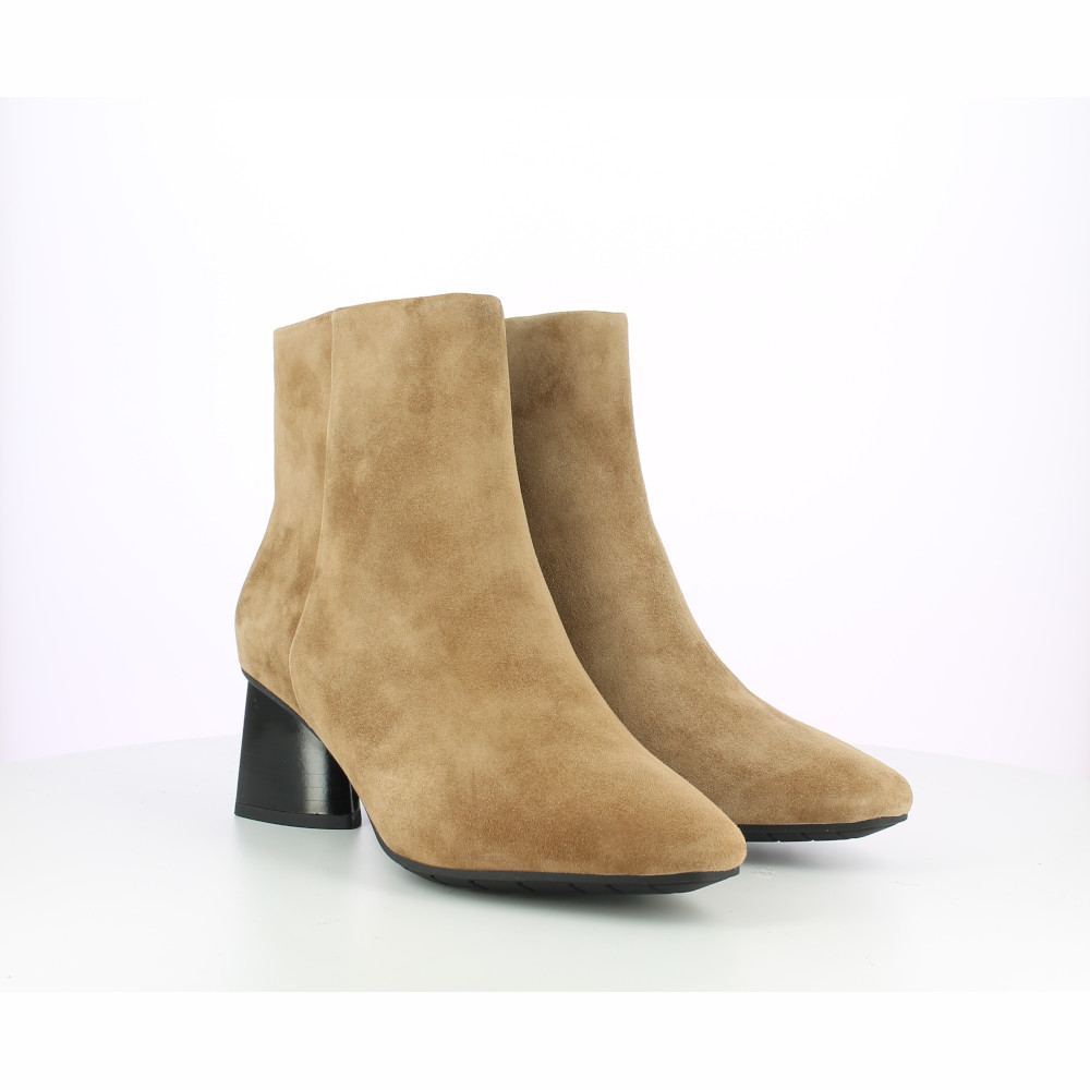 MICHELA-CAMOSCIO-SIGARO